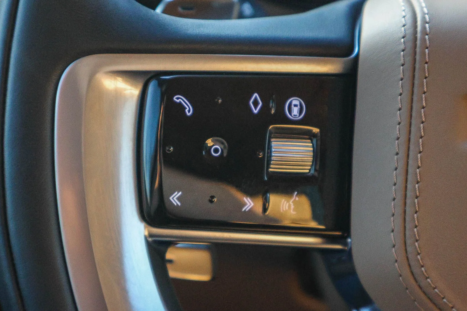 2025 Land Rover Range Rover SE - Photo 38