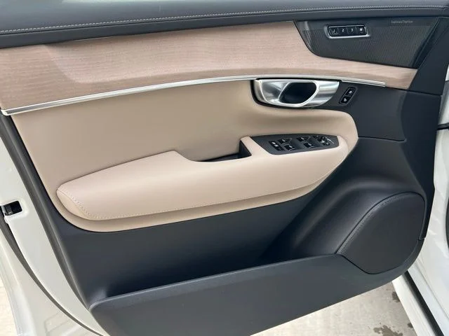 2026 Volvo XC90 Plus - Photo 22