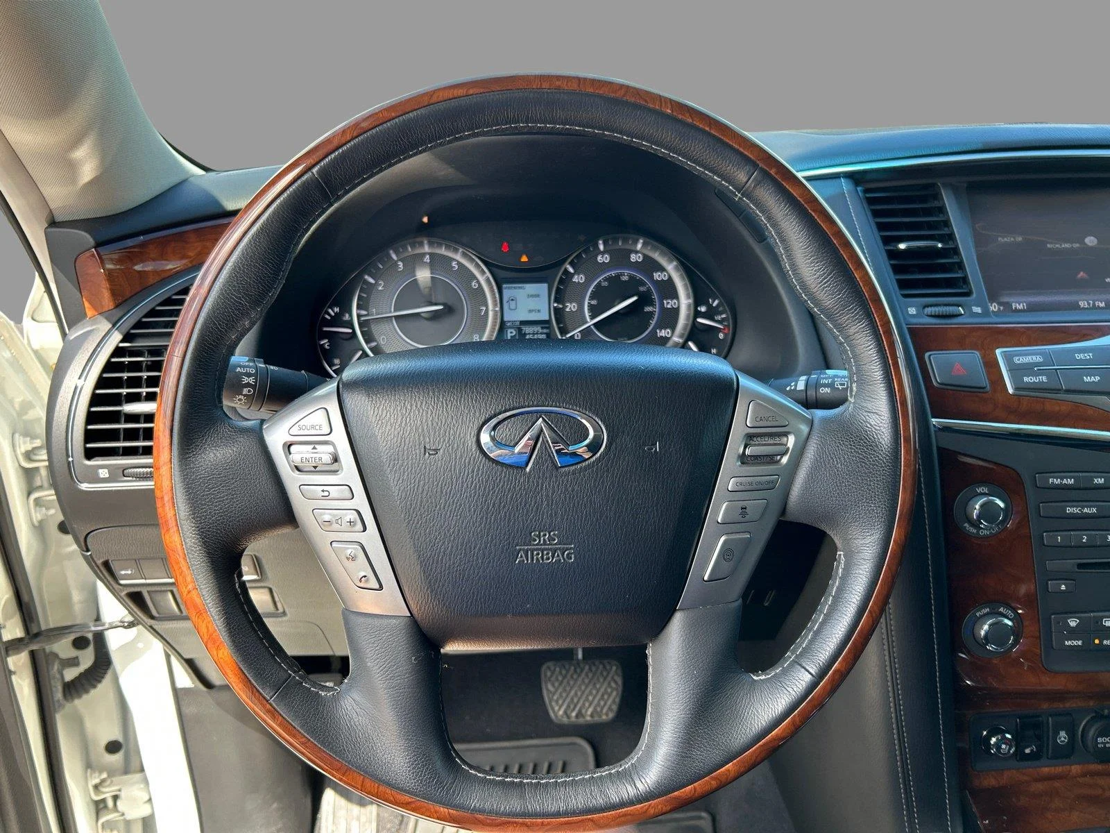 Used 2015 Majestic White INFINITI 4WD image 28