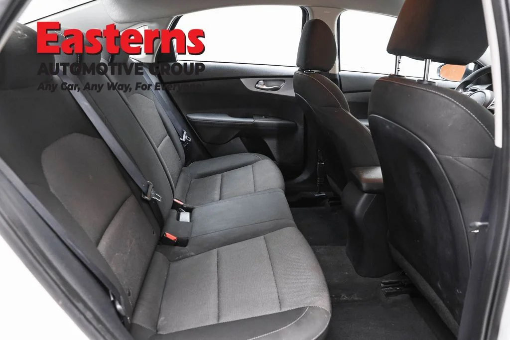 Used 2023 White Kia LXS image 23