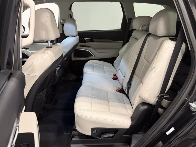 Used 2022 Black Kia EX image 32