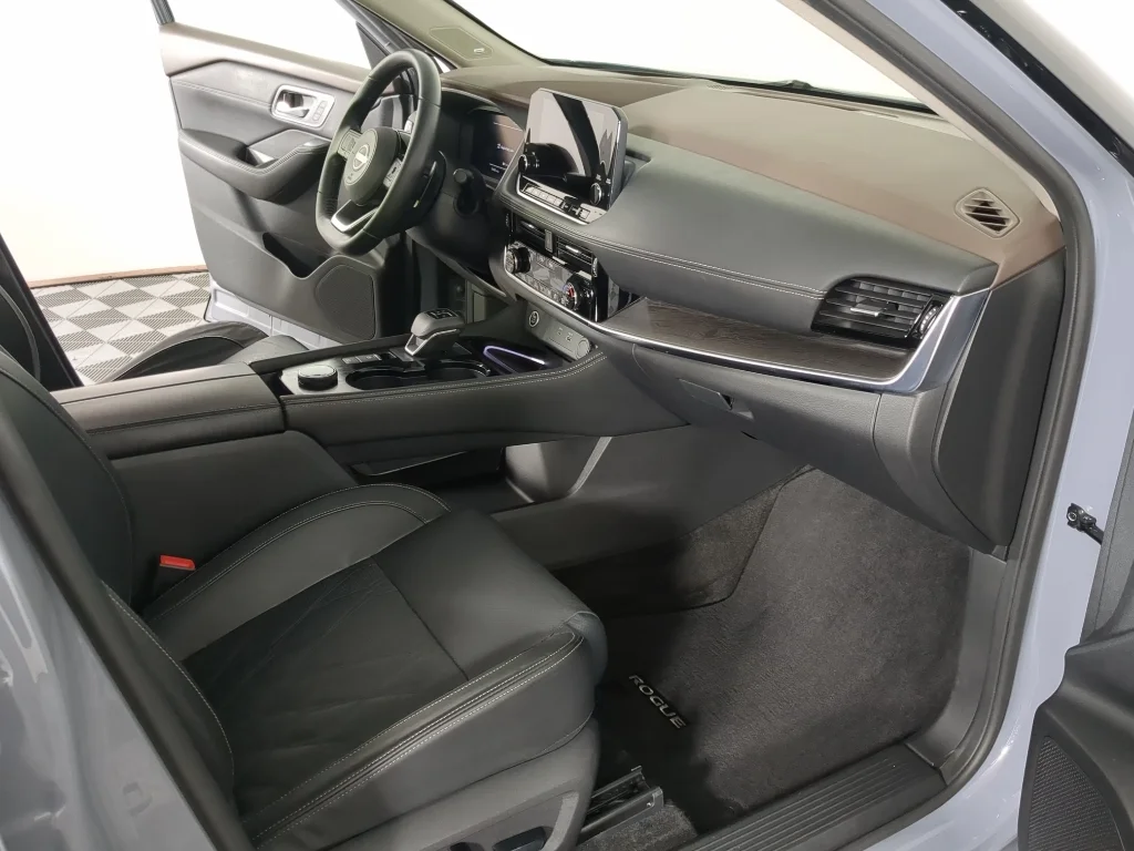 Certified Used 2023 Boulder Gray Pearl Nissan Platinum image 21