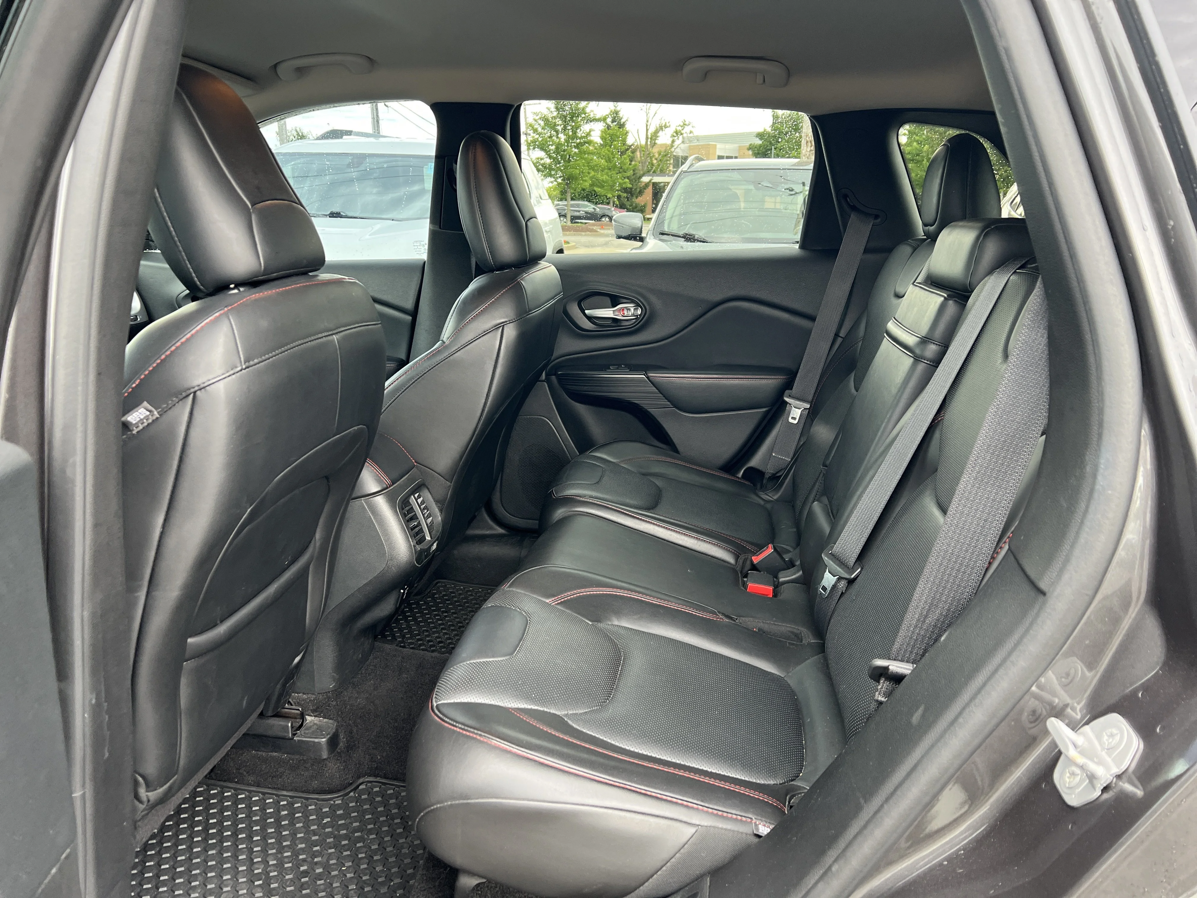 Used 2015 Granite Crystal Metallic Clearcoat Jeep Trailhawk image 8