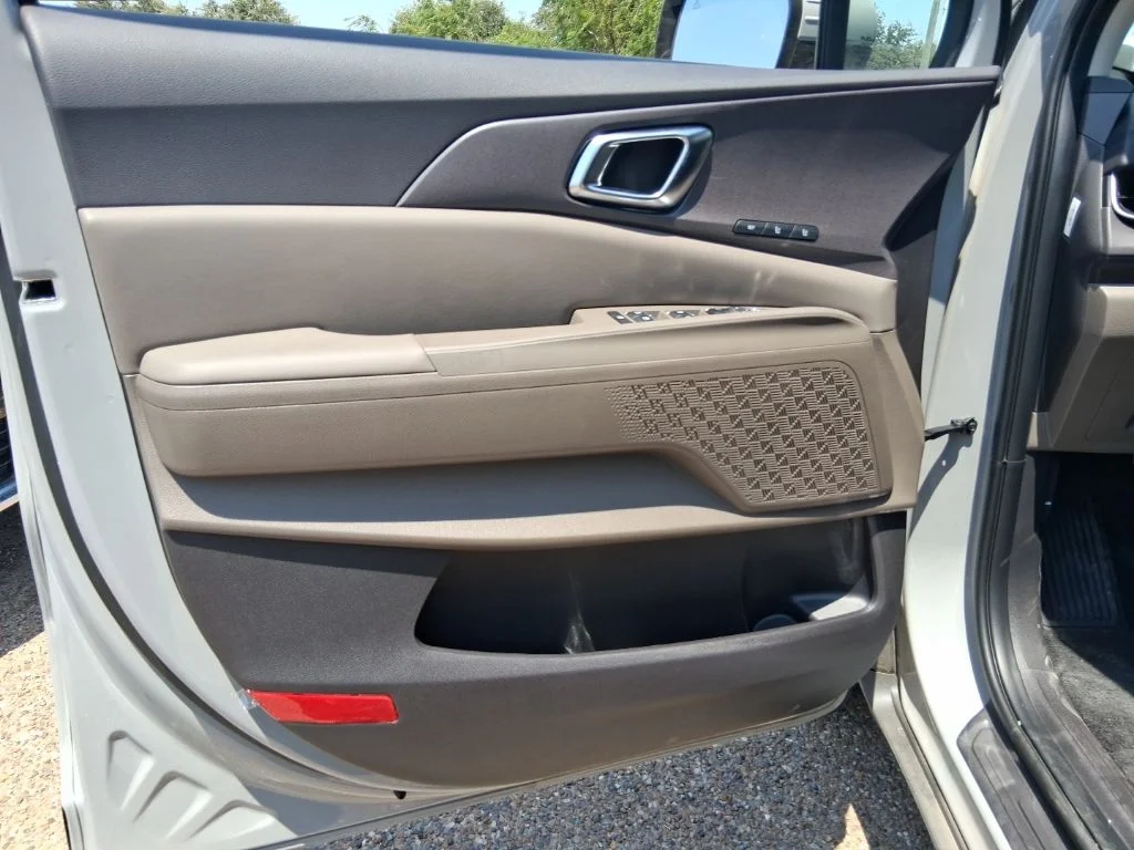 New 2027 White Kia EX image 6