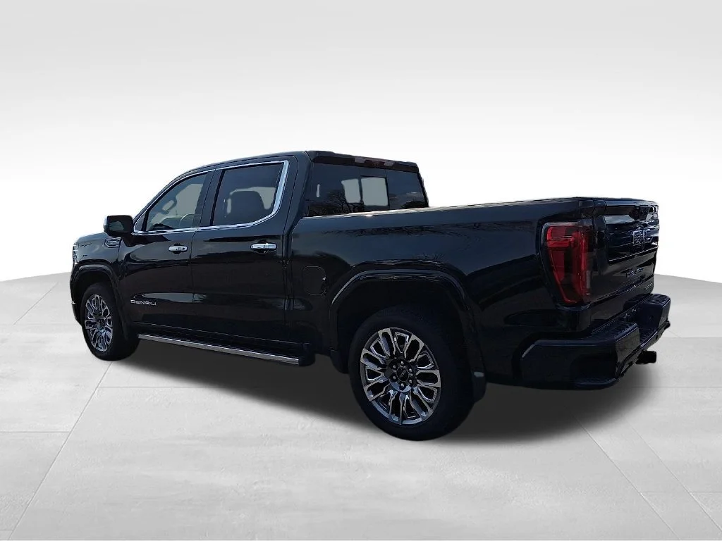 Used 2025 Onyx Black GMC Denali Ultimate image 4