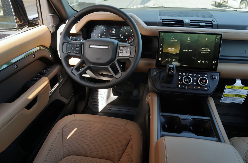 New 2026 Woolstone Green Land Rover X-Dynamic SE image 15