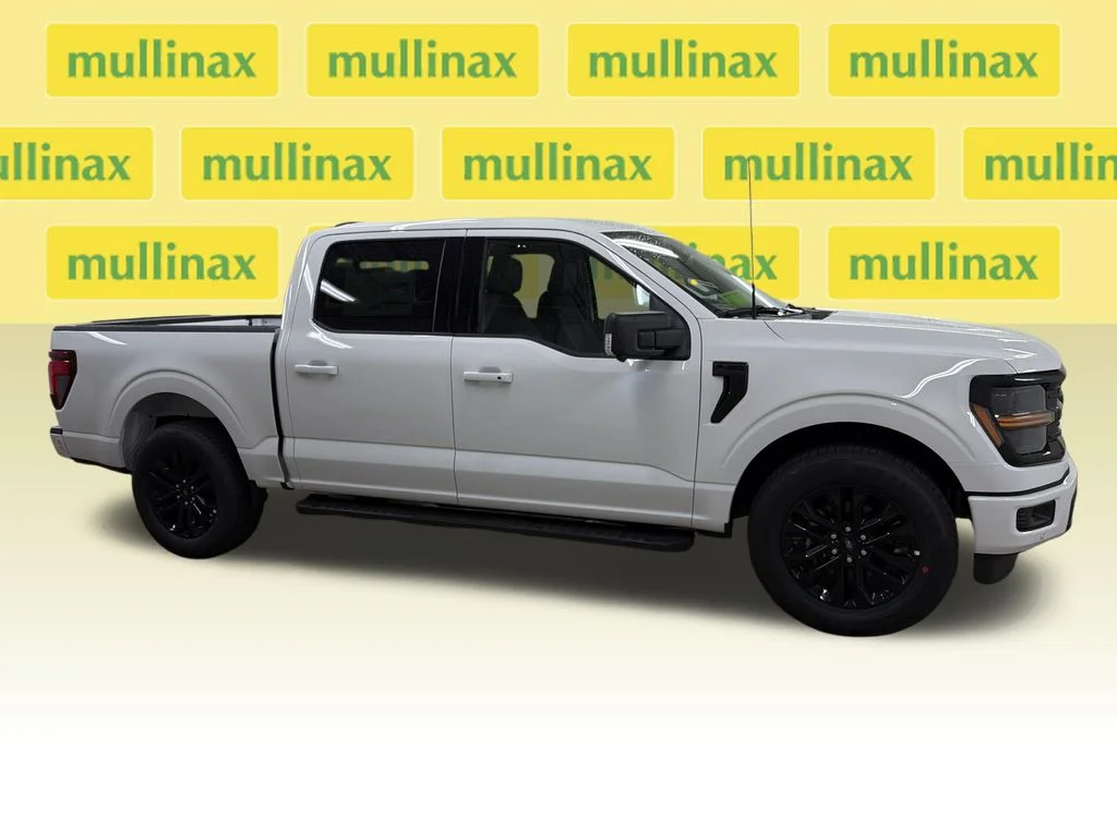New 2026 White Ford XLT image 2