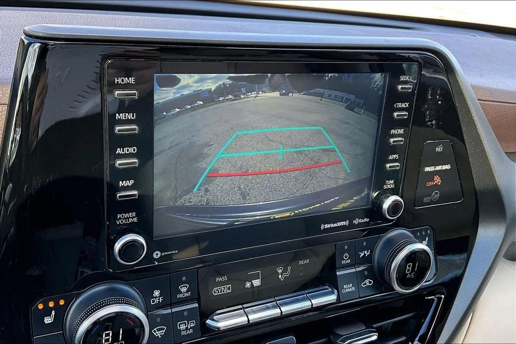 2021 Toyota Highlander XLE - Photo 14
