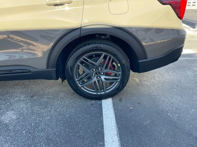 2026 Ford Explorer ST - Photo 18