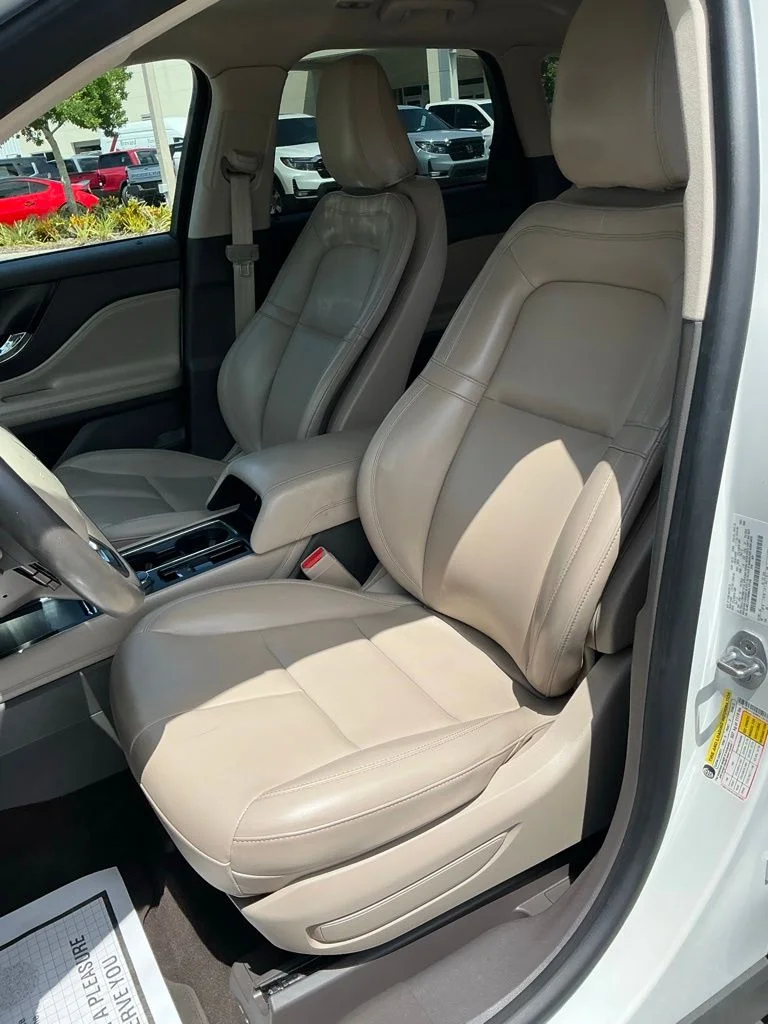 Used 2021 White Lincoln Standard image 33