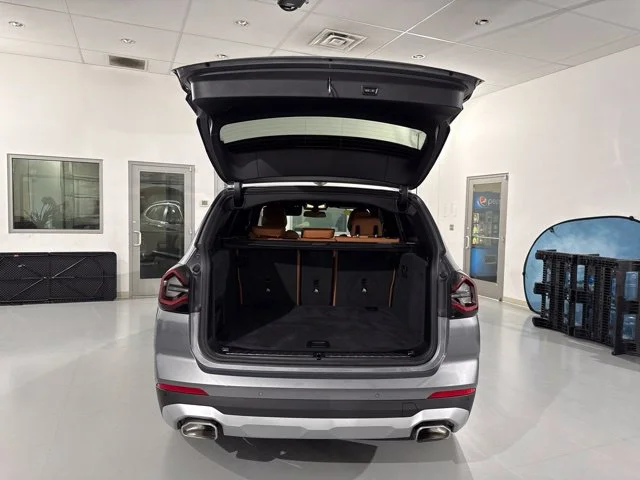 Used 2024 Gray BMW xDrive30i image 13