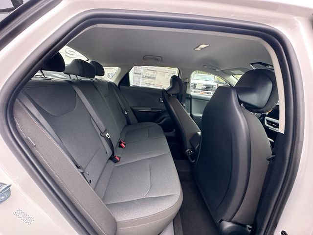 New 2026 Snow White Pearl Kia LXS image 25