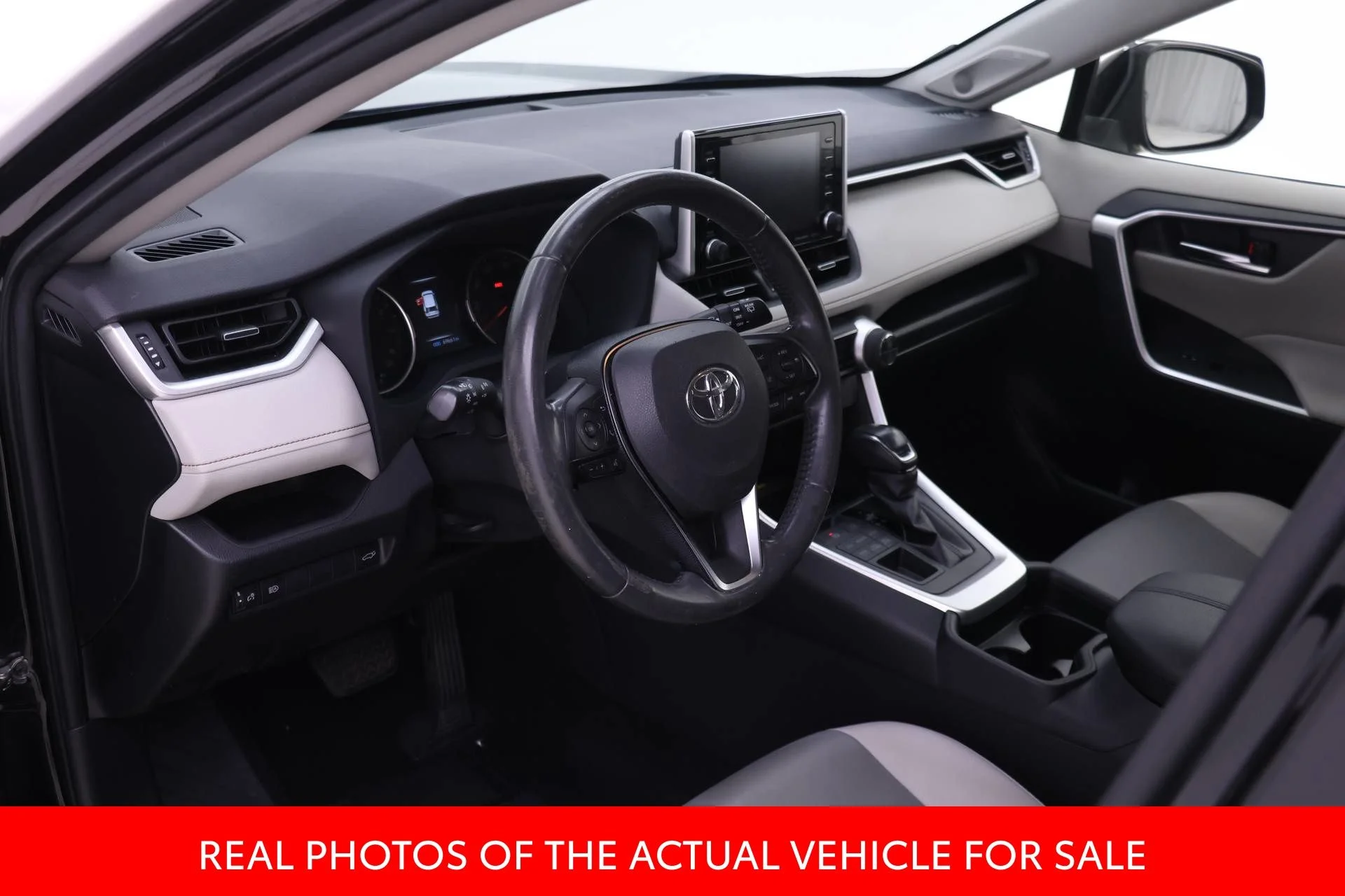 Certified Used 2019 Black Toyota XLE Premium image 3
