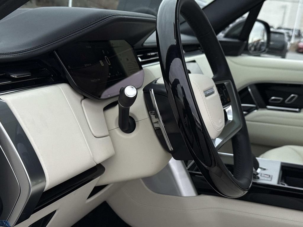 New 2026 Tourmaline Brown in Satin finish Land Rover SE image 12