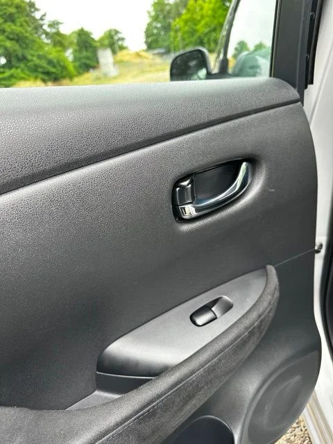 Used 2017 Brilliant Silver Nissan S image 14