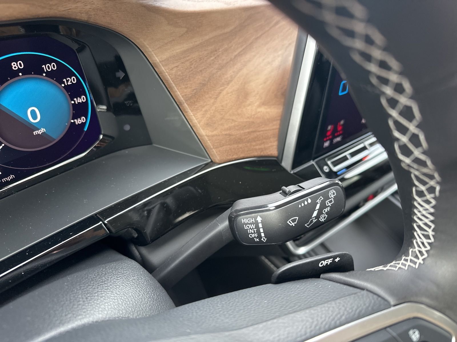 2026 Volkswagen Atlas SE w/Tech - Photo 18