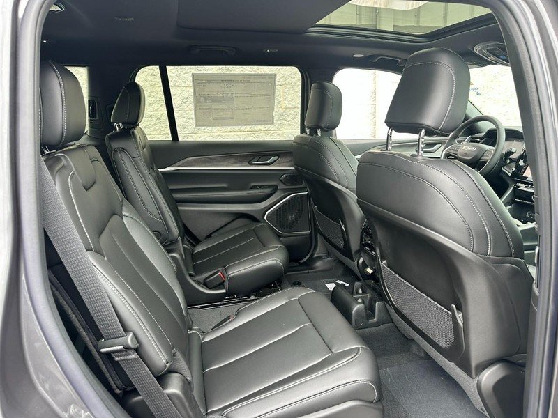 New 2026 Baltic Gray Metallic Clear-Coat Exterior Paint Jeep Limited 4x4 image 4