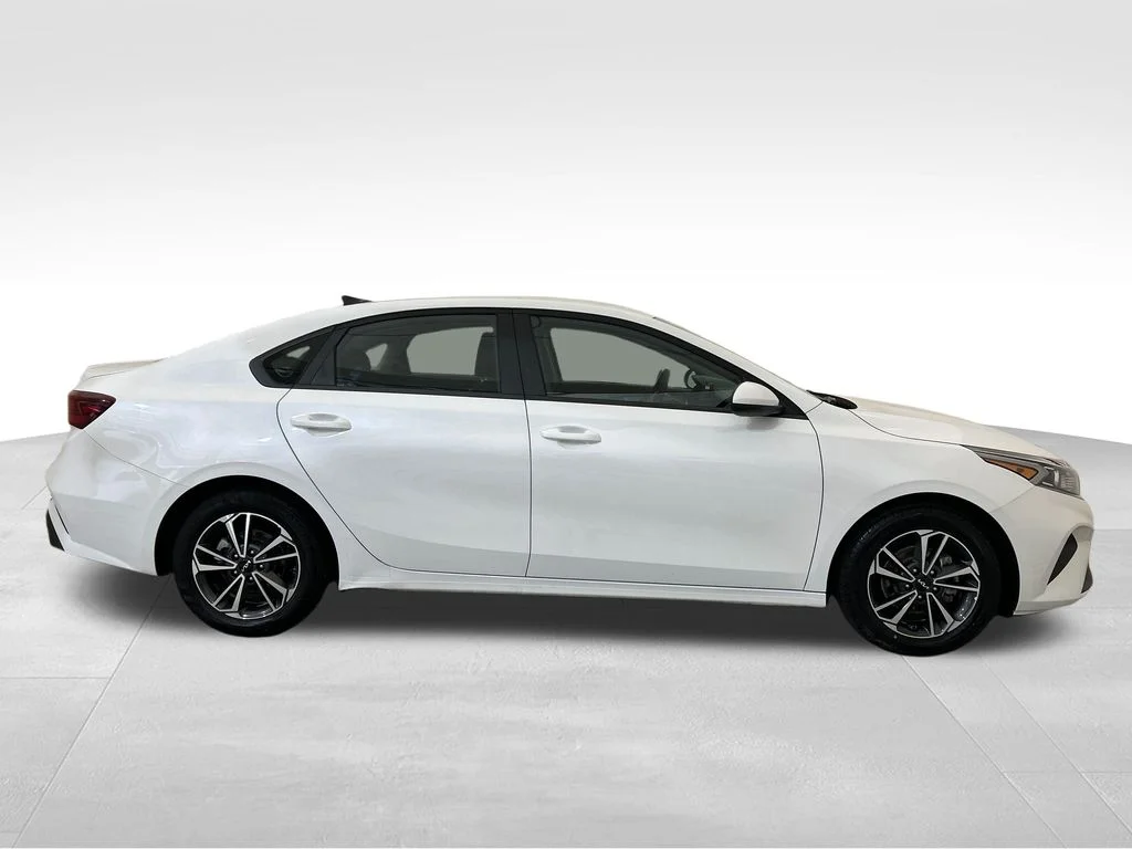 Used 2024 White Kia LXS image 7