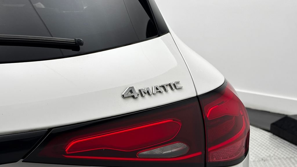 Used 2025 White Mercedes-Benz GLC 300 image 13