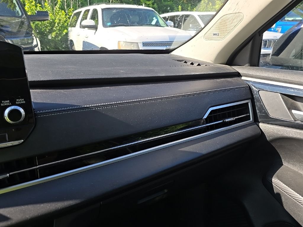 Used 2024 Blue Mitsubishi SE image 22