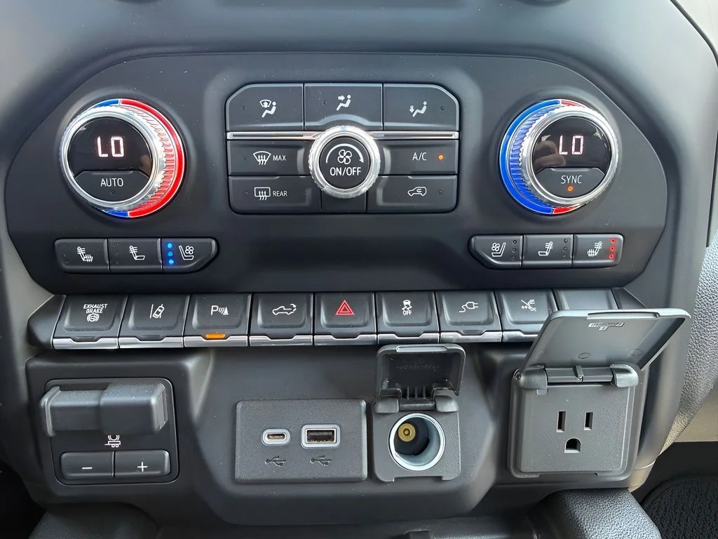 Used 2022 Black GMC Denali image 25