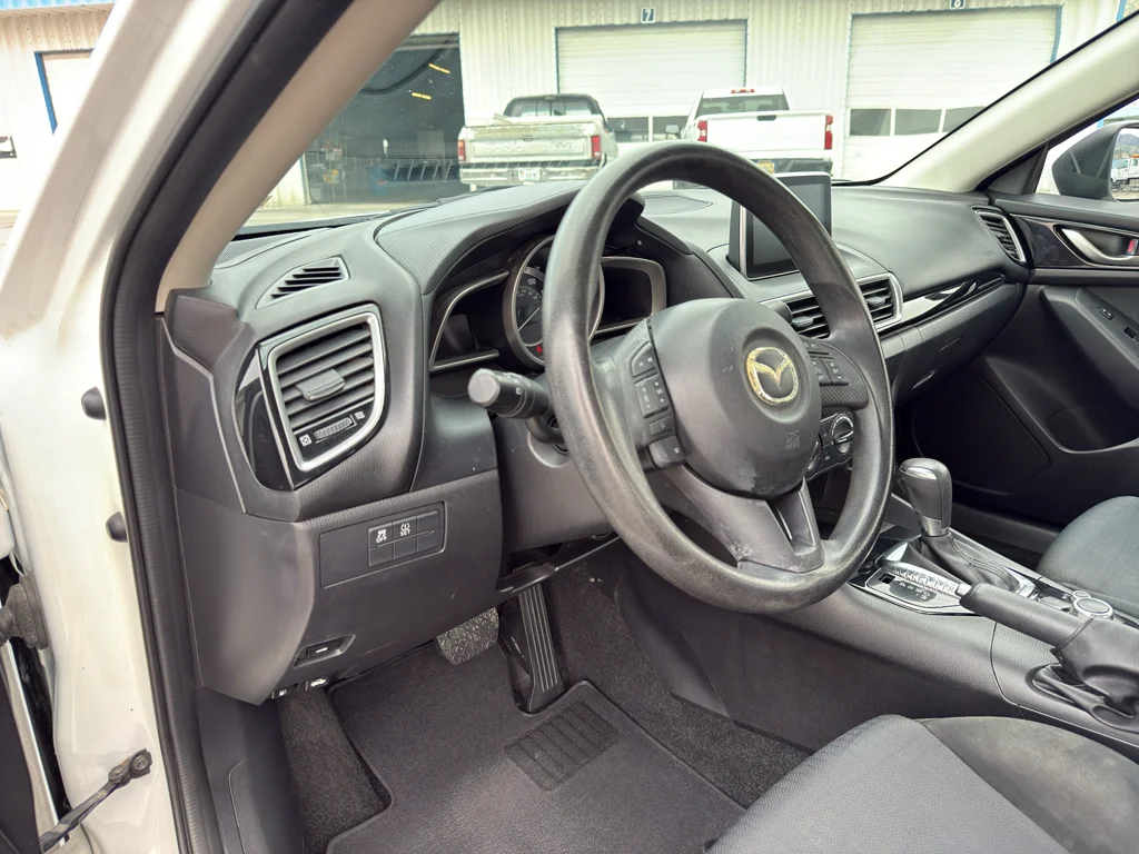 Used 2016 Snowflake White Pearl Mica Mazda i Sport image 10
