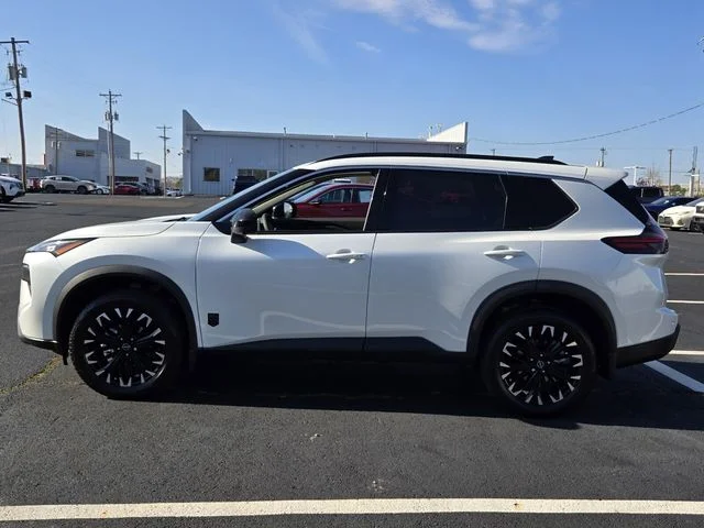 New 2026 Everest White Pearl TriCoat Nissan Dark Armor™ image 4
