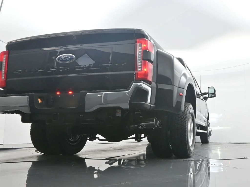 New 2026 Agate Black Metallic Ford F-350® Lariat® image 39