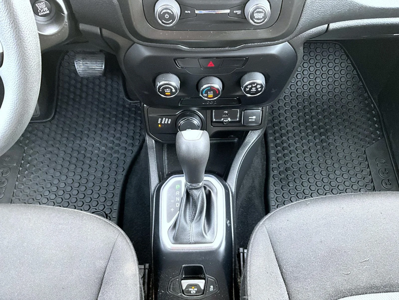 Used 2019 Red Jeep Sport image 15