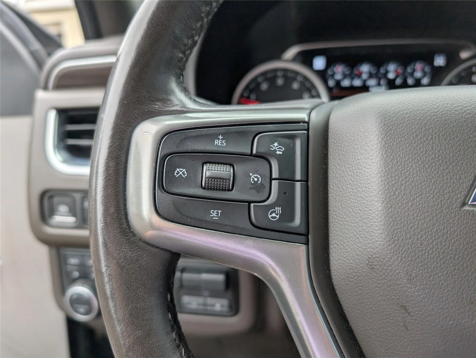 Used 2021 BLACK Chevrolet Z71 image 21