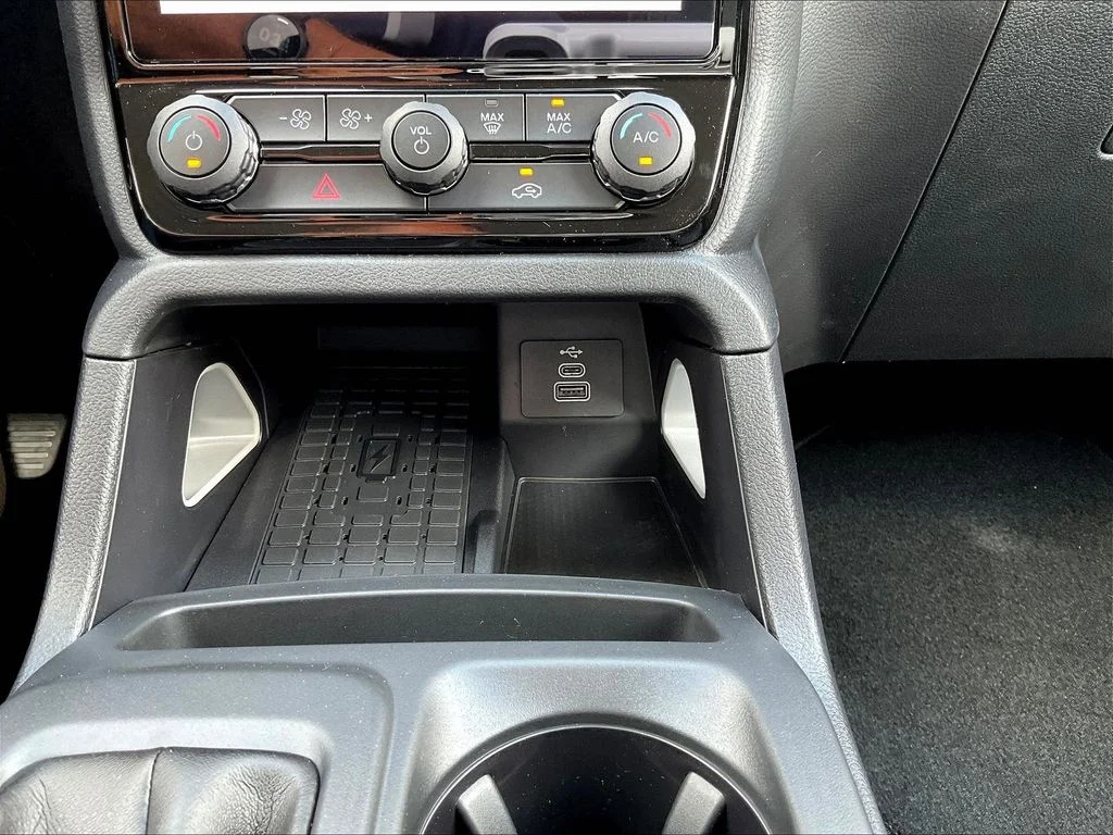 New 2026 Carbonized Gray Metallic Ford Lariat® image 24
