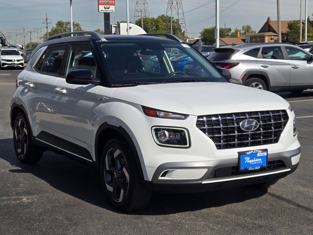 Certified Used 2023 Lunar Hyundai Limited image 3