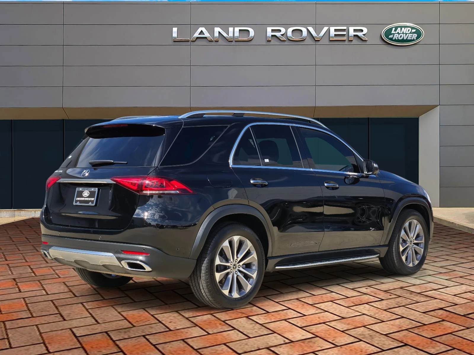 Used 2023 Obsidian Black Metallic Mercedes-Benz GLE 350 image 4