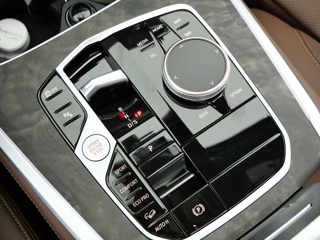 Used 2026 Mineral White Metallic BMW xDrive40i image 49