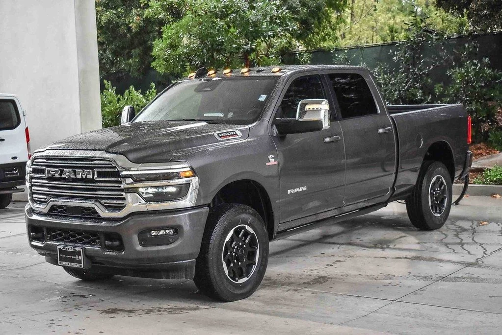New 2026 Granite Crystal Metallic Clear-Coat Exterior Paint RAM Laramie image 3