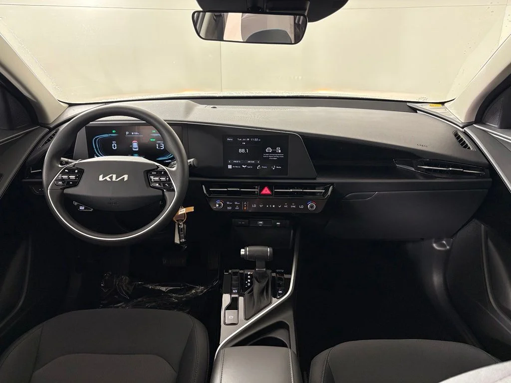 New 2026 Snow White Pearl Kia LX image 36