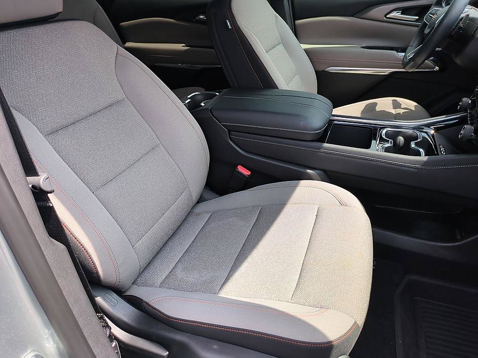 Used 2025 Sterling Gray Metallic Chevrolet FWD LT image 34