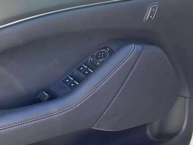 2025 Ford Mustang Mach-E Select - Photo 13