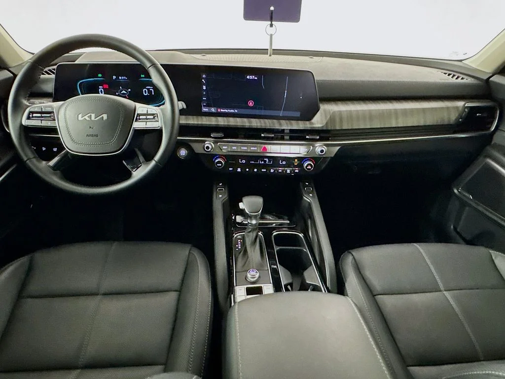 Used 2025 Black Kia EX image 27