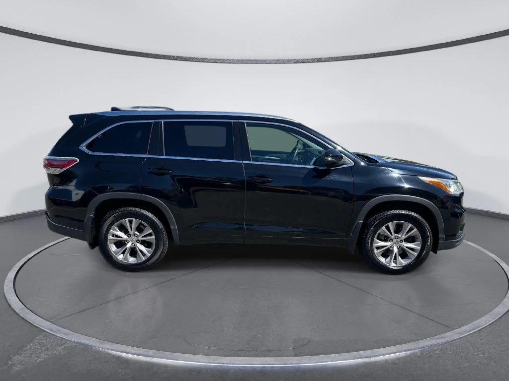 Used 2015 Black Toyota XLE V6 image 8