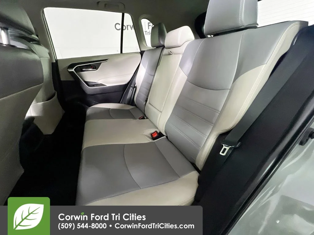 Used 2022 Gray Toyota XLE Premium image 29