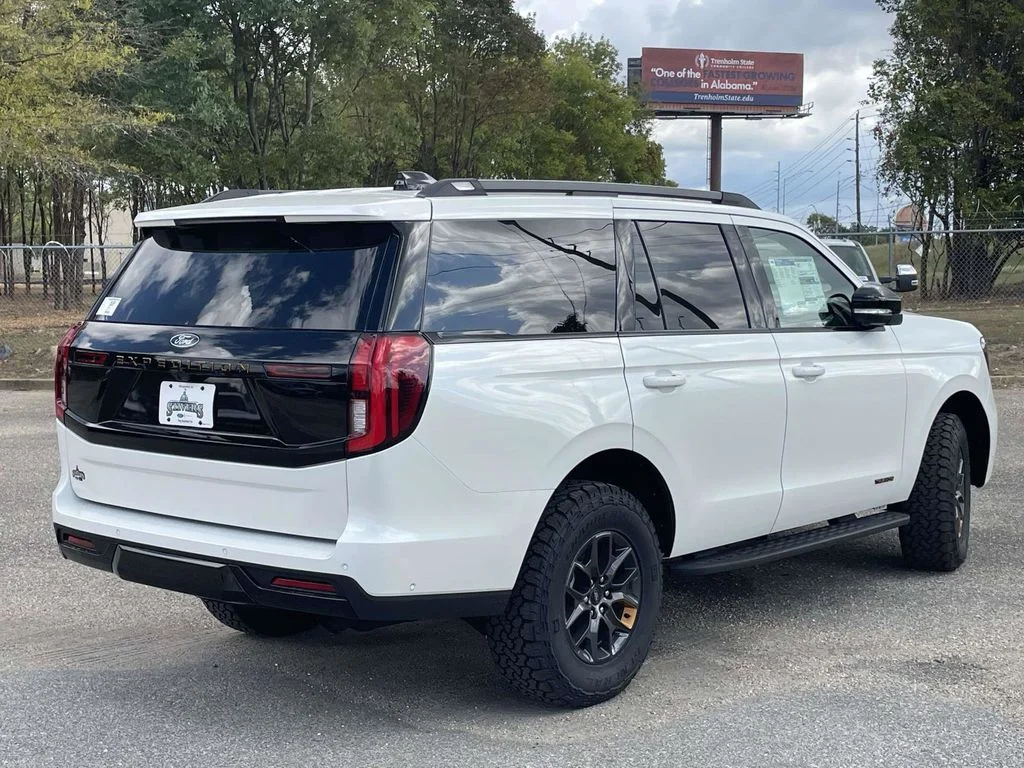 New 2026 Star White Metallic Tri-Coat Ford Tremor® image 3