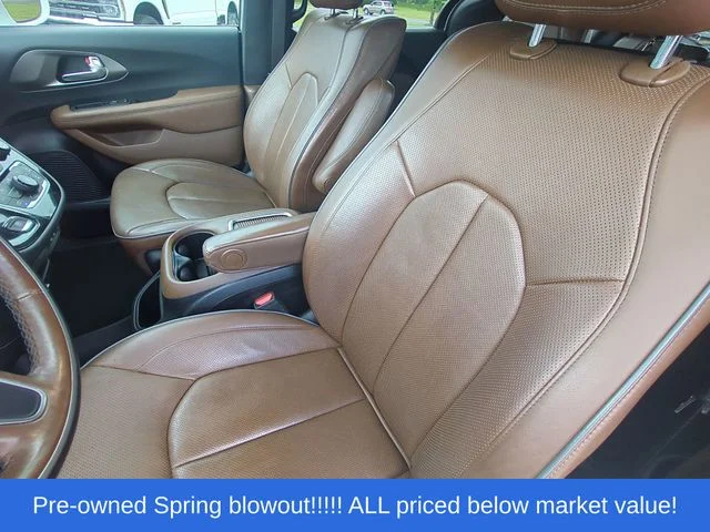 Used 2020 White Chrysler Limited image 21