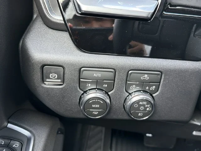 New 2026 Sterling Metallic GMC Elevation image 28