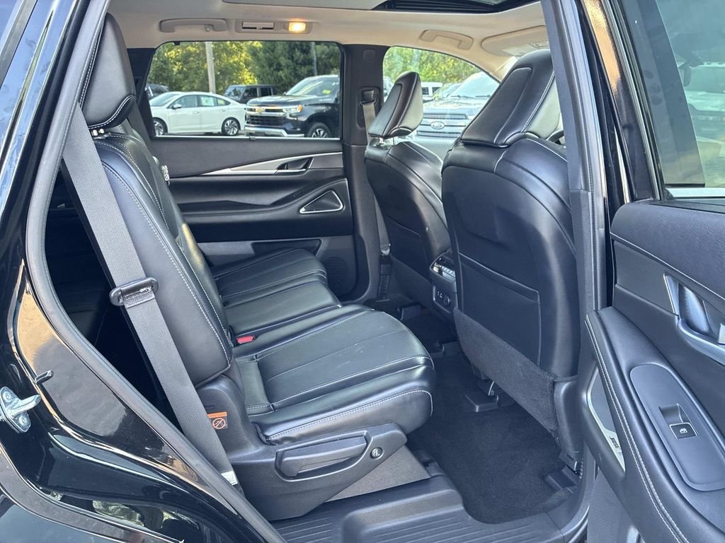 Used 2023 Black INFINITI LUXE image 11