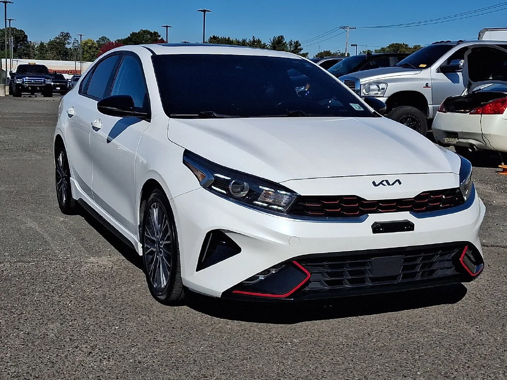 Used 2024 White Kia GT-Line image 2