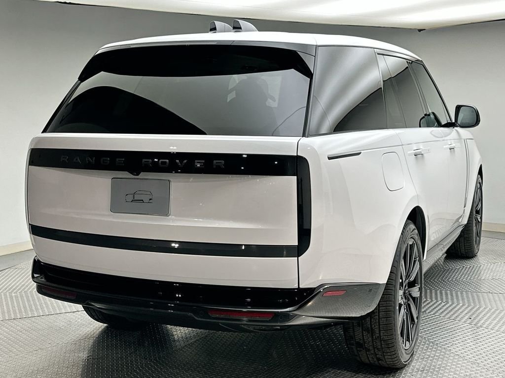New 2026 Ostuni Pearl White LAND ROVER SE PHEV image 3
