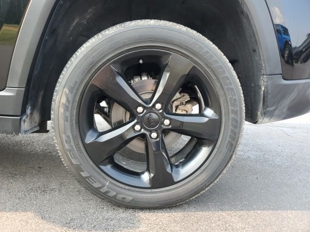 Used 2023 Black Jeep Altitude X image 9