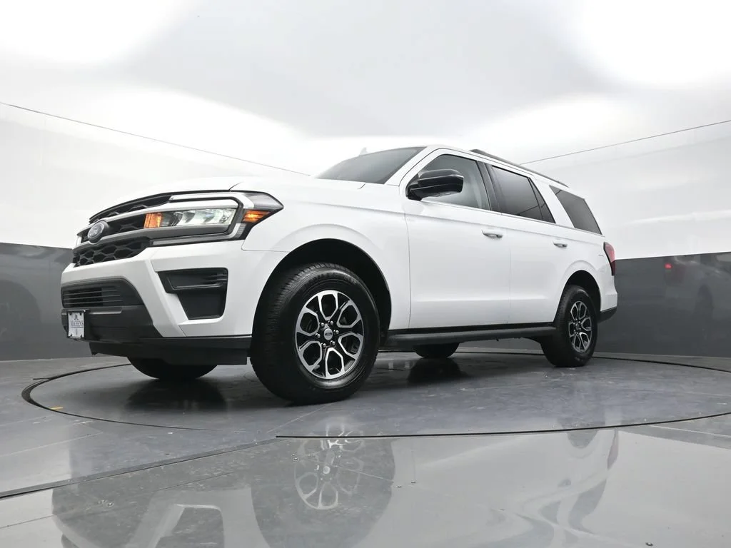 Used 2022 White Ford XL image 25