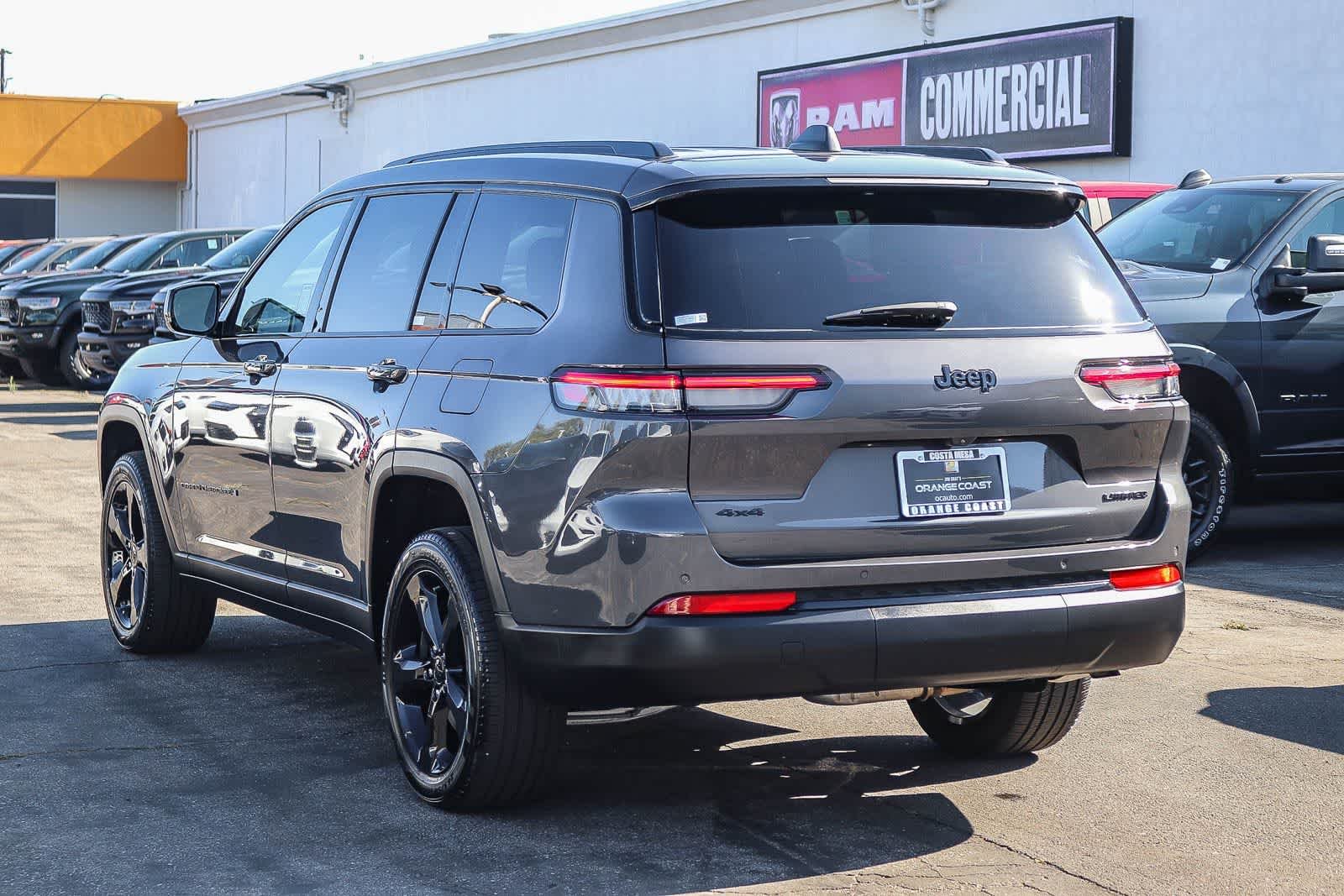 Used 2025 Baltic Gray Metallic Clearcoat Jeep Limited image 5